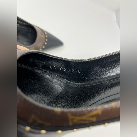 Louis Vuitton Signature Monogram LV Black Leather studded pumps size 39 EU - Picture 4 of 8